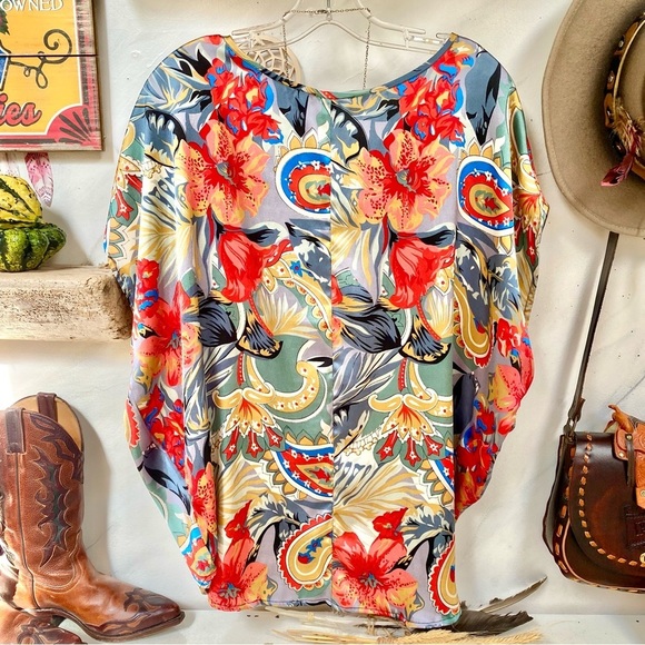 Beautiful boho blouse w paisley floral vibe resort vacay feel. - Picture 10 of 13